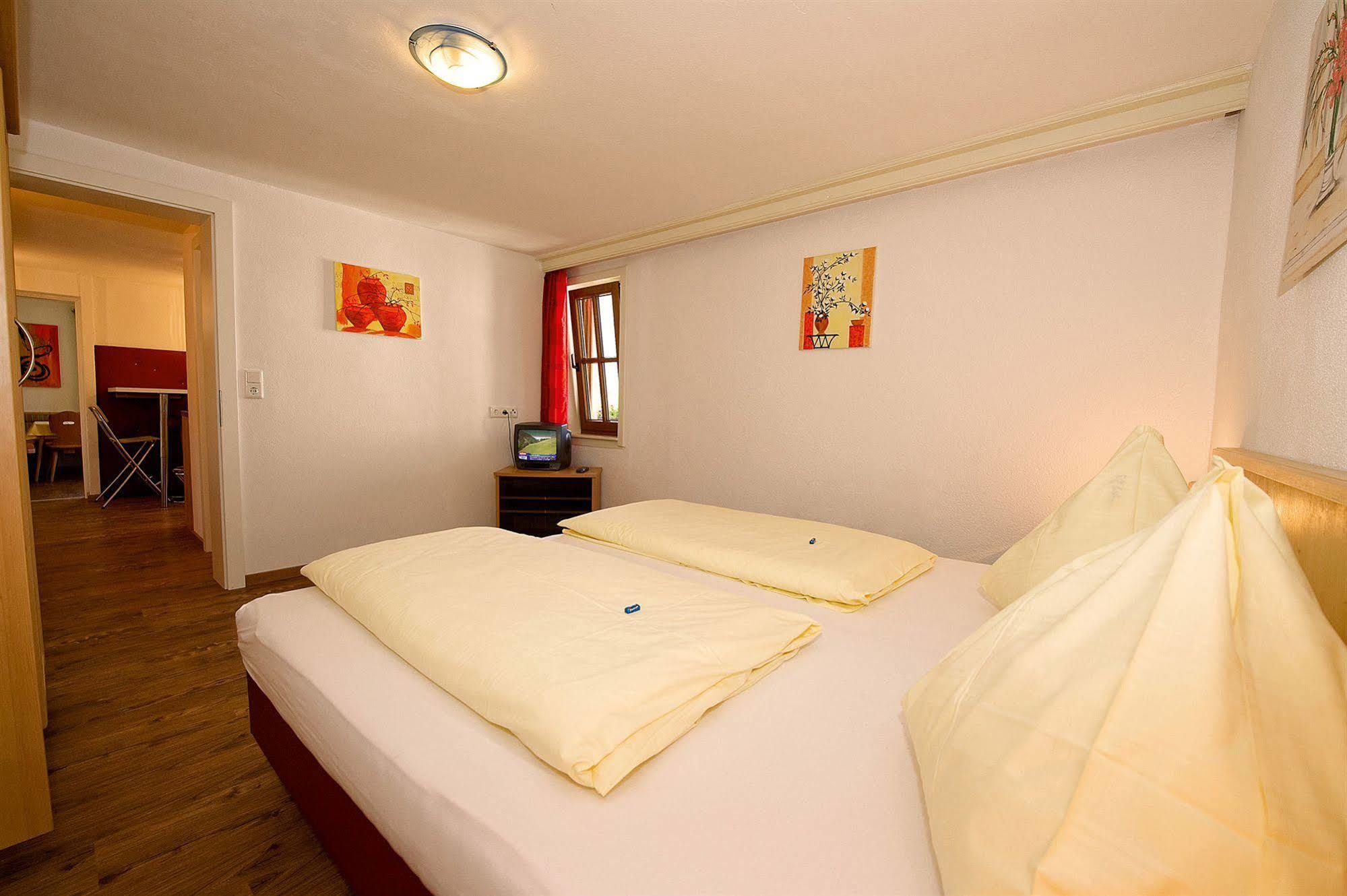 Bed & Breakfast Landhaus Strasser 瑟尔 外观 照片